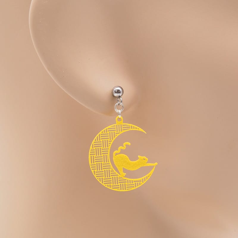 ピアス 三日月と伸び猫 1  (  三崩し  )  イヤリング