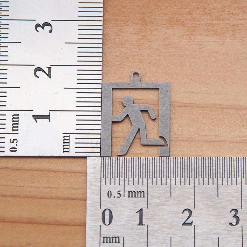 ピアス ピクトグラム 非常口 イヤリング