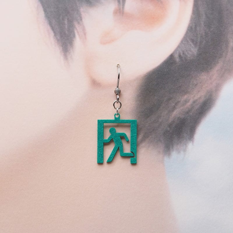 ピアス ピクトグラム 非常口 イヤリング