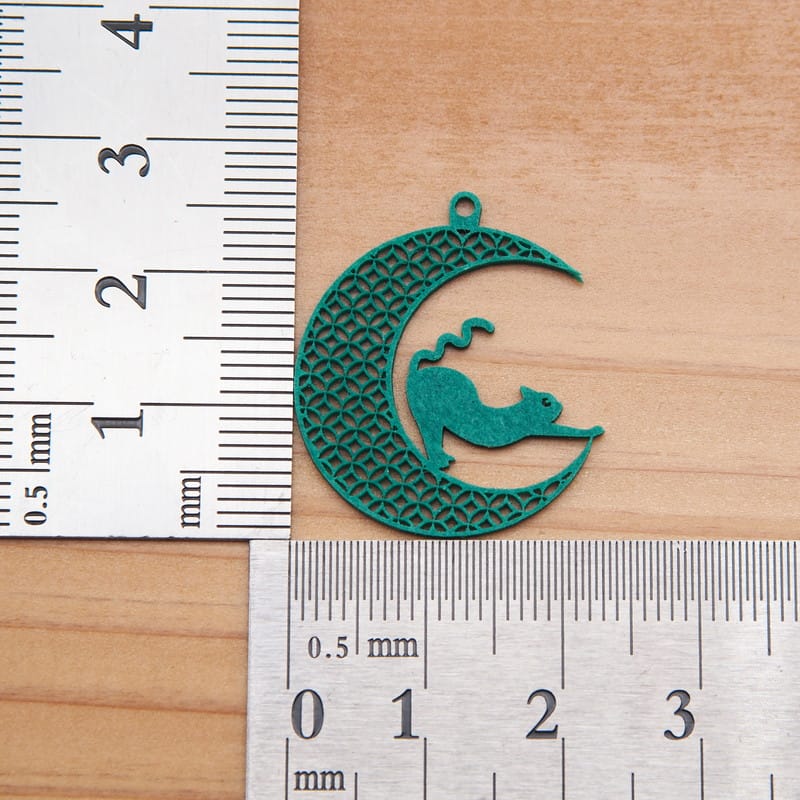 ピアス 三日月と伸び猫2 ( 七宝繋ぎ )  イヤリング