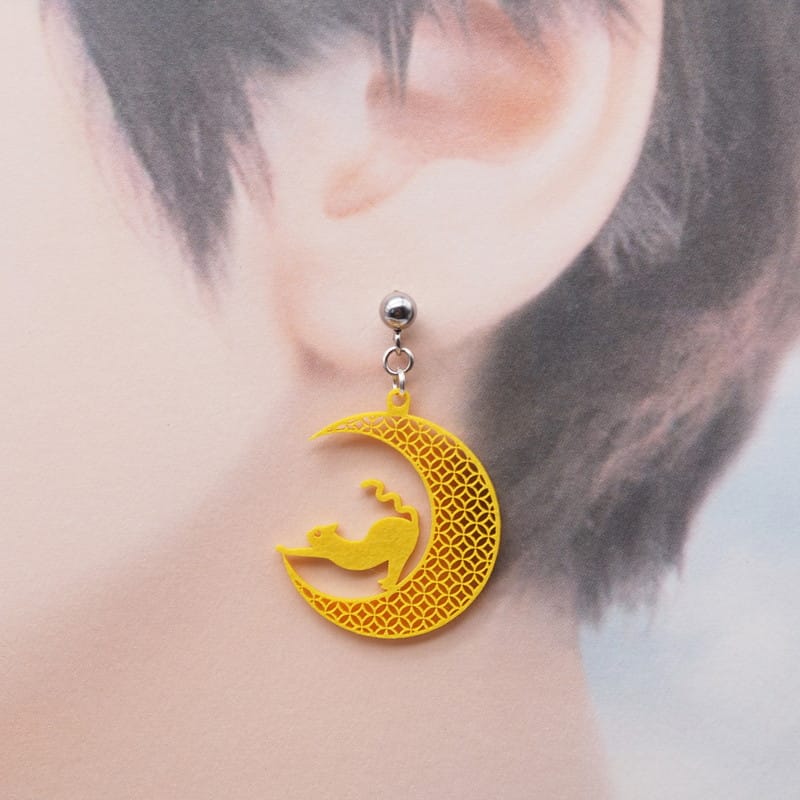 ピアス 三日月と伸び猫2 ( 七宝繋ぎ )  イヤリング