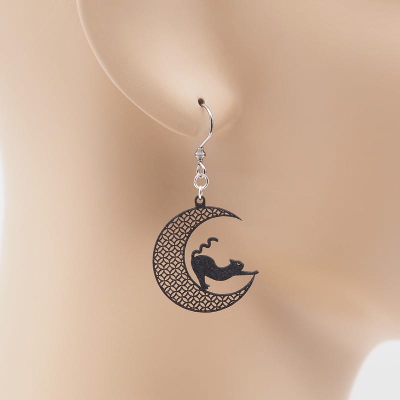 ピアス 三日月と伸び猫2 ( 七宝繋ぎ )  イヤリング